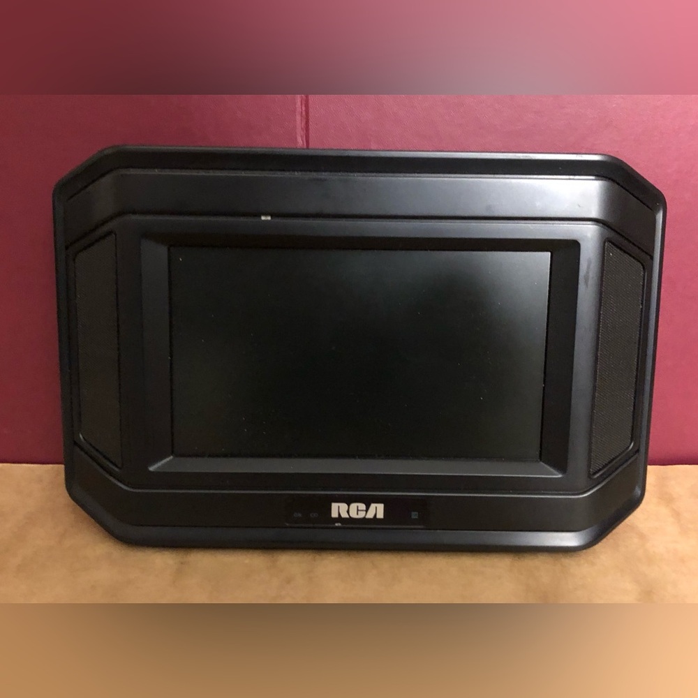 RCA 7" Dual Screen Mobile DVD System Model DRC6379T